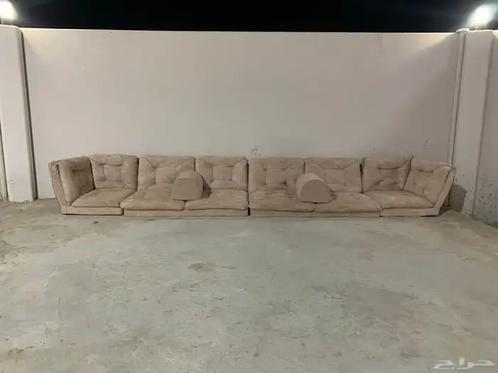 كنب ارضي نظيف و مريح 0