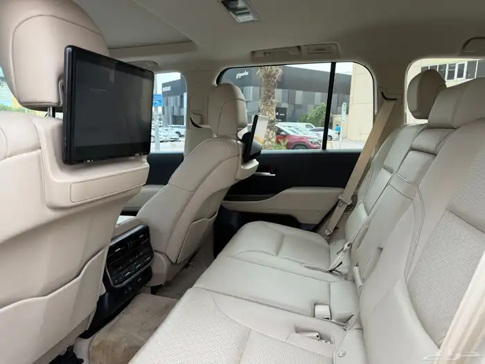 لاندكروزر VXR 2022 لوحة مميزة تم تنزيل الحد 5