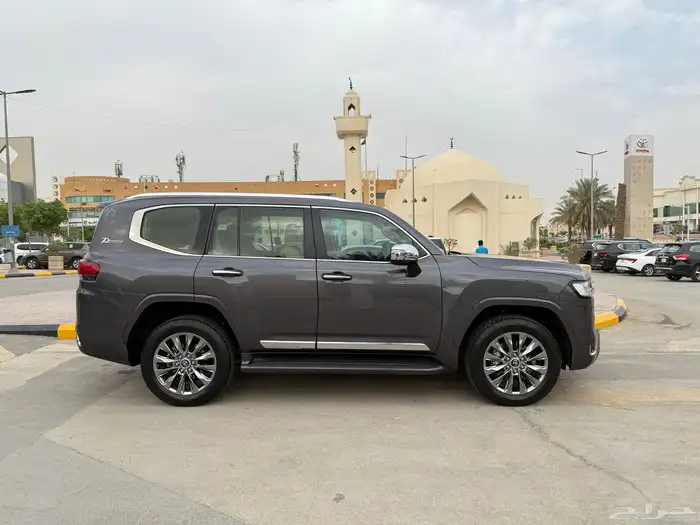 لاندكروزر VXR 2022 لوحة مميزة تم تنزيل الحد 0