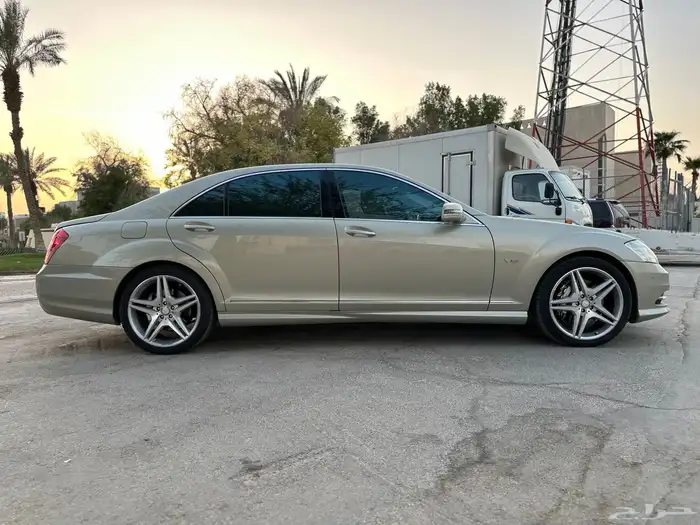 مرسيدس بانوراما مخزن بحالة الوكالة ممشى 77 الف s600 2