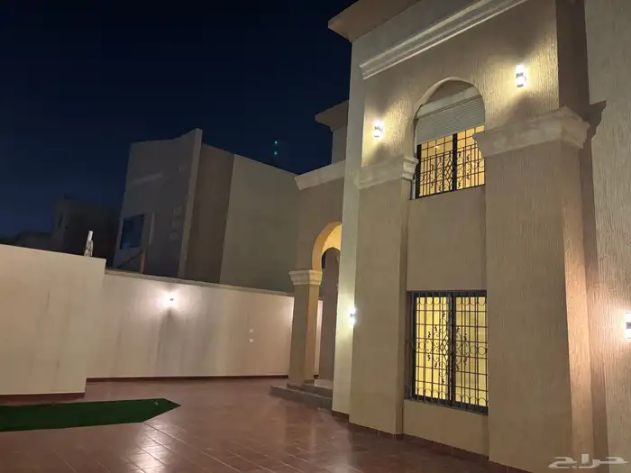 للبيع فيلا راقيه بموقع مميز بحي المنتزه قريبة جميع الخدمات 4