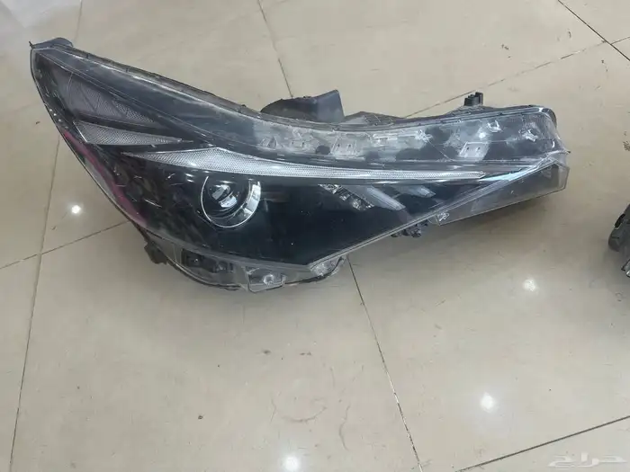 شمعات النترا 2021 يمين ويسار نظيفه فيها قاعدتين مكسوره 3