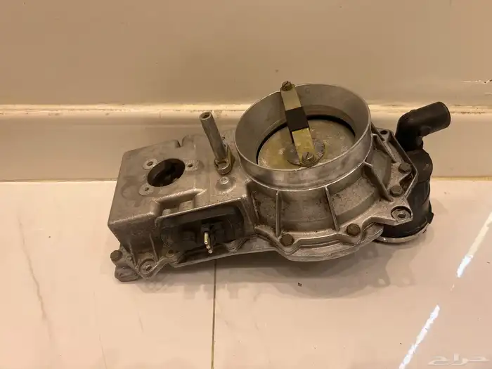 مرسيدس بوابه 560 نظيفة جدا 1