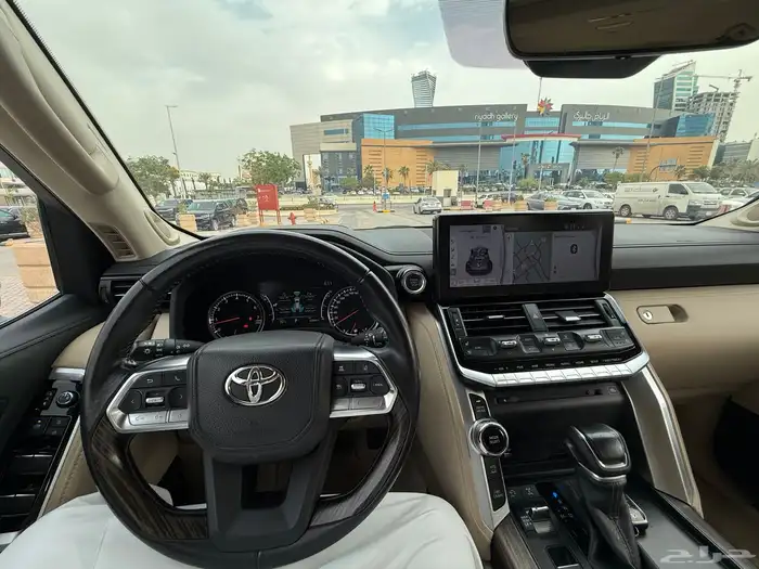 لاندكروزر VXR 2022 لوحة مميزة تم تنزيل الحد 10