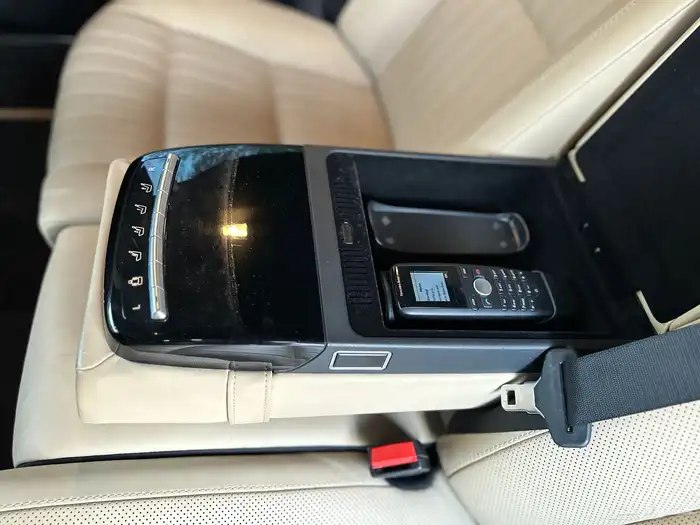 مرسيدس بانوراما مخزن بحالة الوكالة ممشى 77 الف s600 35