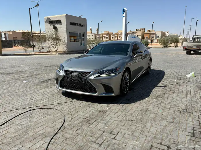 لكزس LS500h سعودي عبد اللطيف جميل 1