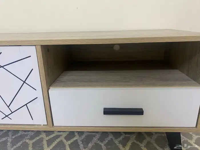 طاولة تلفزيون للبيع وقلاية هوائية 1