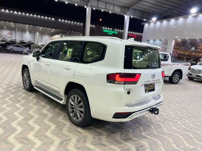 تويوتا لاندكروزر 2025   L4 سعودي ماشي 16 الف 4