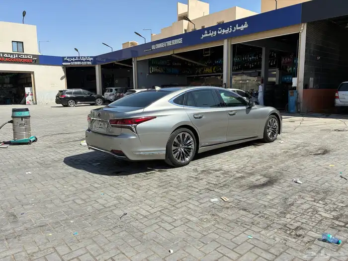لكزس LS500h سعودي عبد اللطيف جميل 2