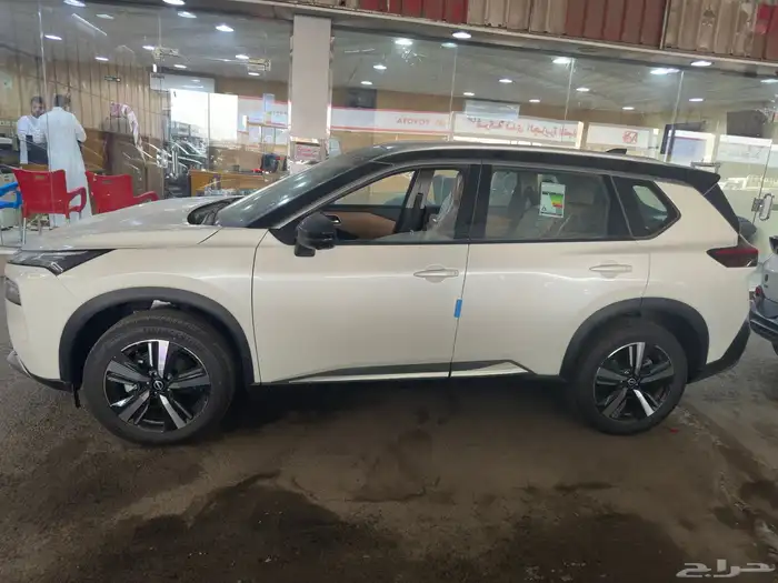 نيسان اكستريل SL فل كامل 7 راكب 2025 ابيض ذهبي اسود 4
