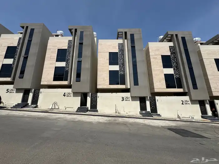 للبيع شقق تمليك علوي مع ملحق خاص خميس مشيط حي الحسام 0