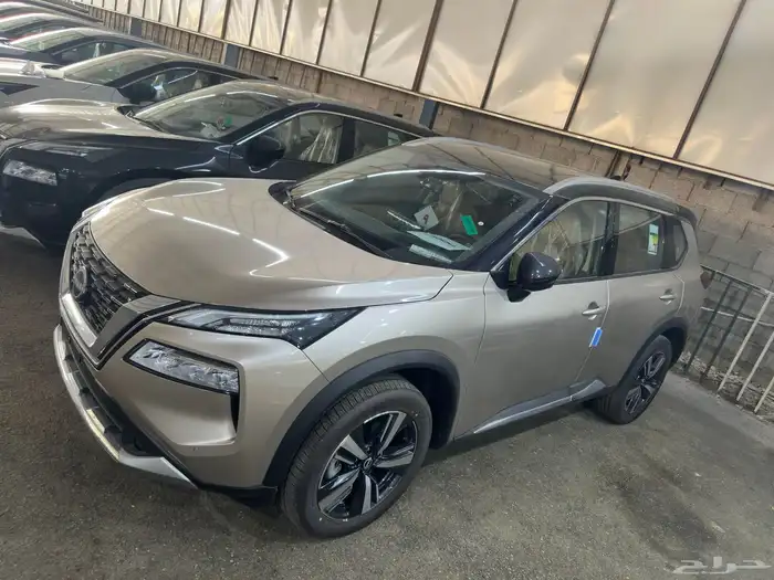 نيسان اكستريل SL فل كامل 7 راكب 2025 ابيض ذهبي اسود 8
