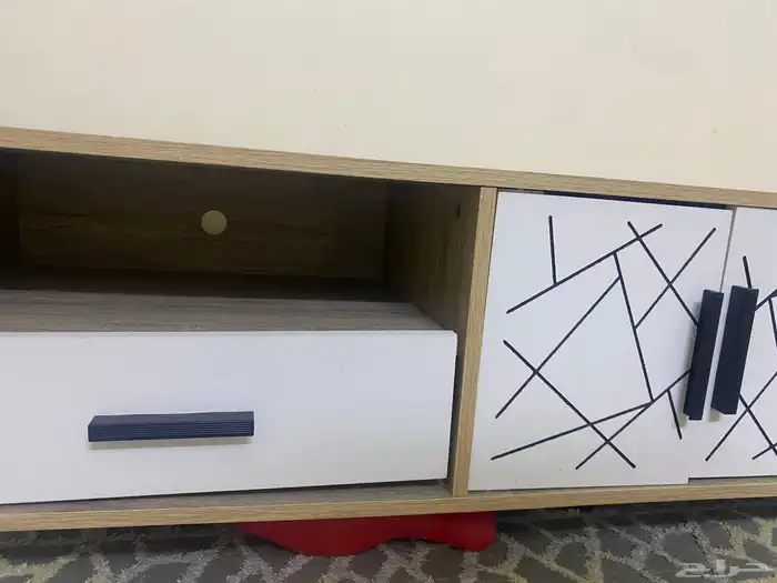 طاولة تلفزيون للبيع وقلاية هوائية 2