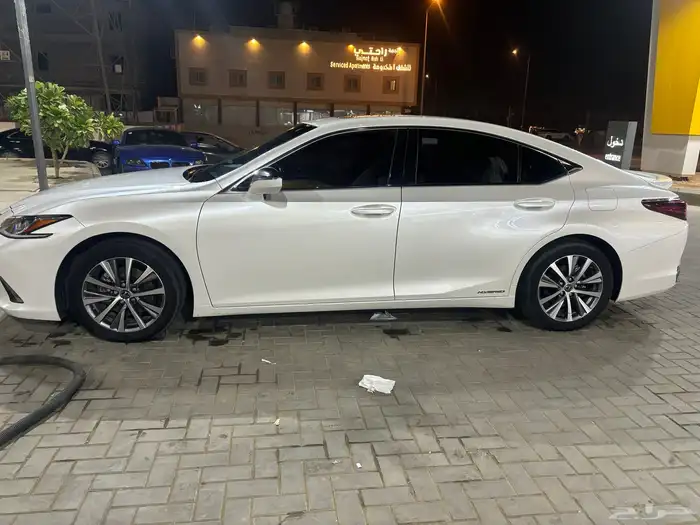 للبيع لكزس هايبرد مشروط من الصدام لصدام 1