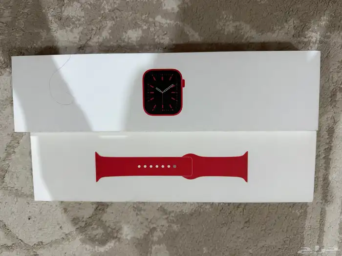 ساعة ابل اصليه جديده استخدام خفيف على السوم اللون احمر 1