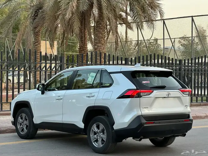 تويوتا راف فور موديل 2023 سعودي ستاندر دبل بنزين 4
