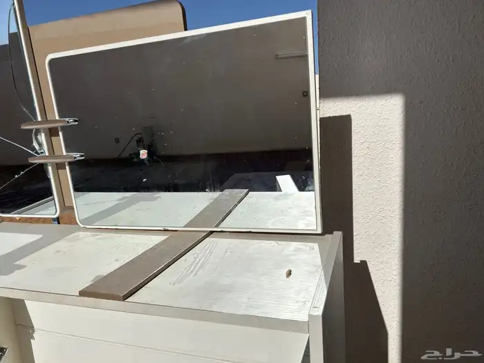 للبيع دولاب سحب ملابس مع درج سحبات وتسريحه 2