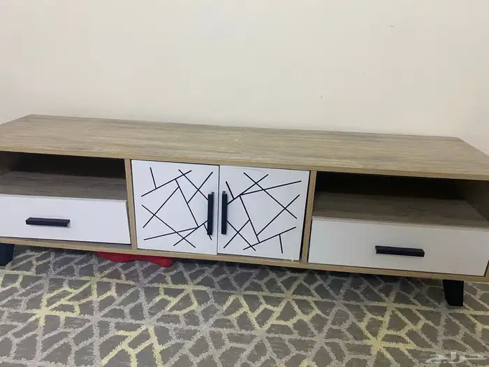 طاولة تلفزيون للبيع وقلاية هوائية 0