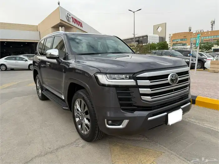 لاندكروزر VXR 2022 لوحة مميزة تم تنزيل الحد 1