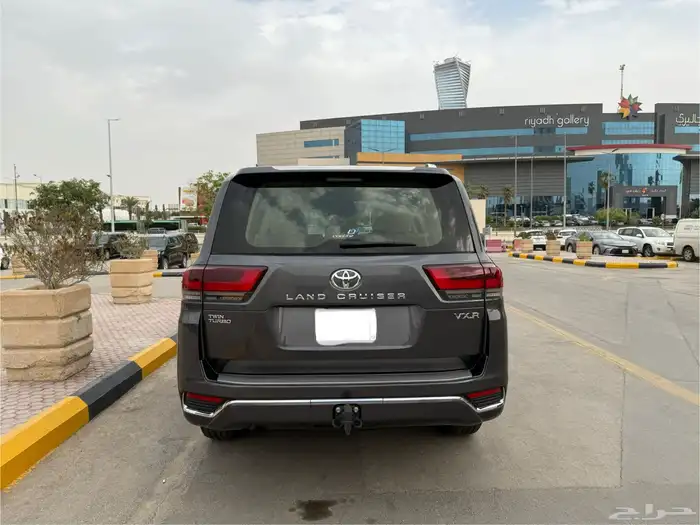 لاندكروزر VXR 2022 لوحة مميزة تم تنزيل الحد 4