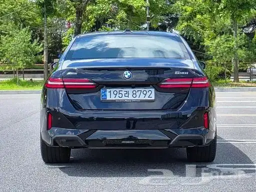 BMW 530i M Sport 2024 استيراد كوري 3