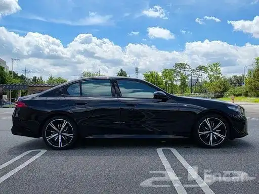 BMW 530i M Sport 2024 استيراد كوري 10