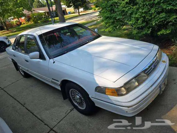 للبيع فاكتوريا موديل 1993 Ford Crown Victoria LX 1