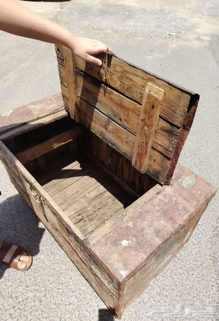 صندوق كبير قديم جدا.. له أكثر من 50 سنة 20