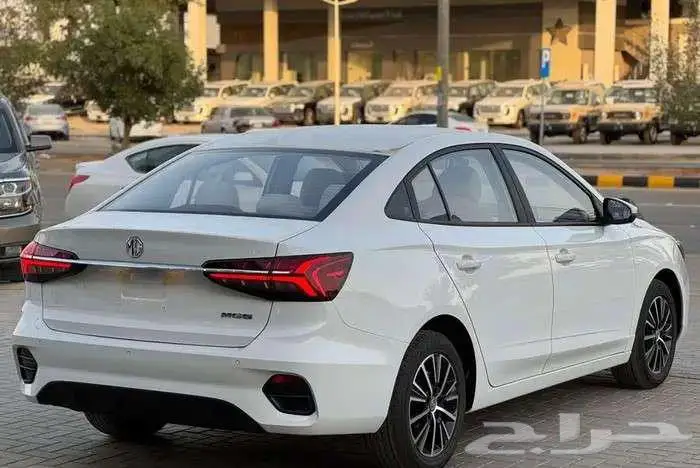 MG5 نص فل 2025 3