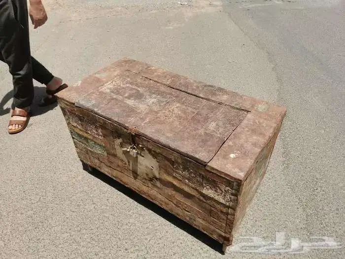 صندوق كبير قديم جدا.. له أكثر من 50 سنة 0