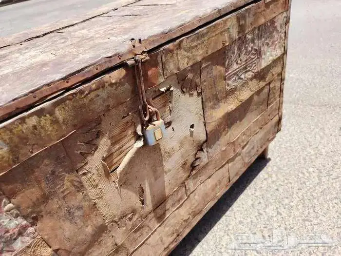 صندوق كبير قديم جدا.. له أكثر من 50 سنة 4