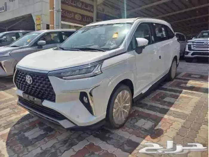 تويوتا فيلوز 2025 GLX عبداللطيف جميل 5