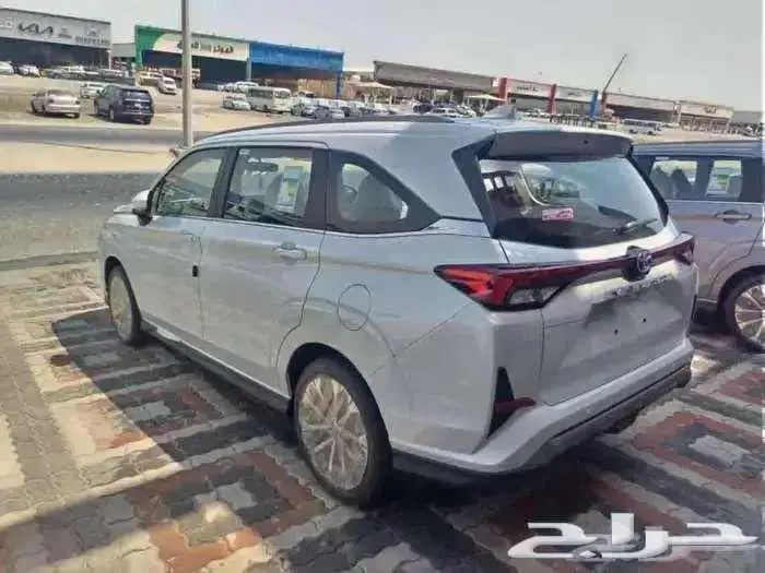 تويوتا فيلوز 2025 GLX عبداللطيف جميل 8