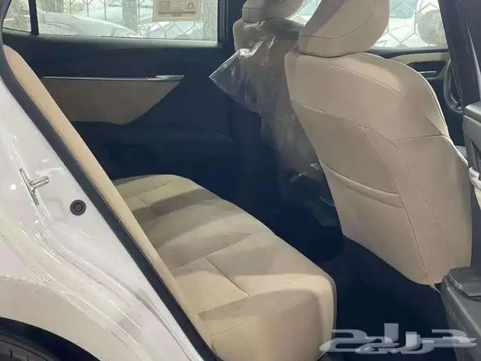 تويوتا كامري E 2025 استلام فوري لدى شركة ابن ذياب للسبارات 6