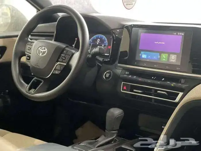 تويوتا كامري E 2025 استلام فوري لدى شركة ابن ذياب للسبارات 1