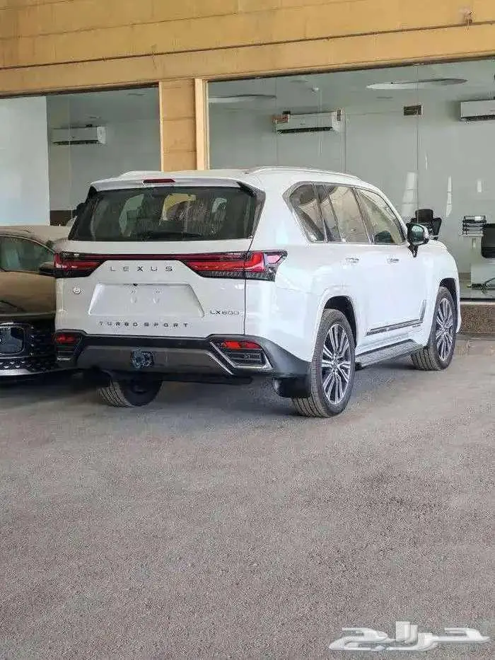 لكزس LX600 فئه BB خليجي موديل 2024 متوفر لدى الحسن 3