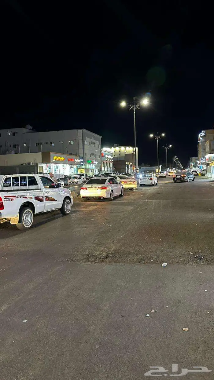معرض للايجار بطريق الملك عبدالله بالبوادي 1