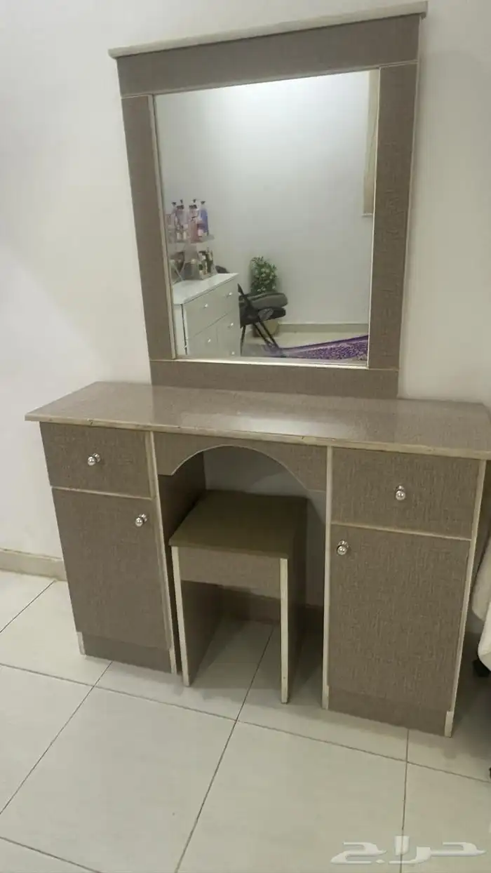 تسريحه مستعمل نضيف 0