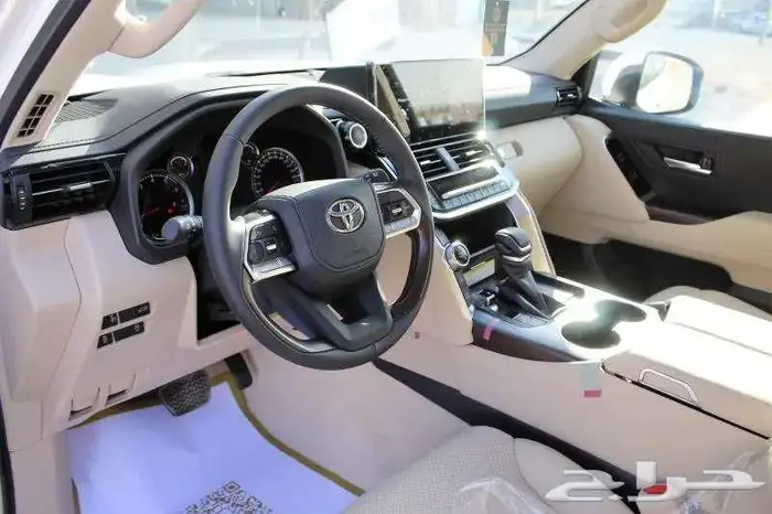 تويوتا- لاندكروزر- GXR4 -بنزين -سعودي -2025 -اسود-ابيض 6