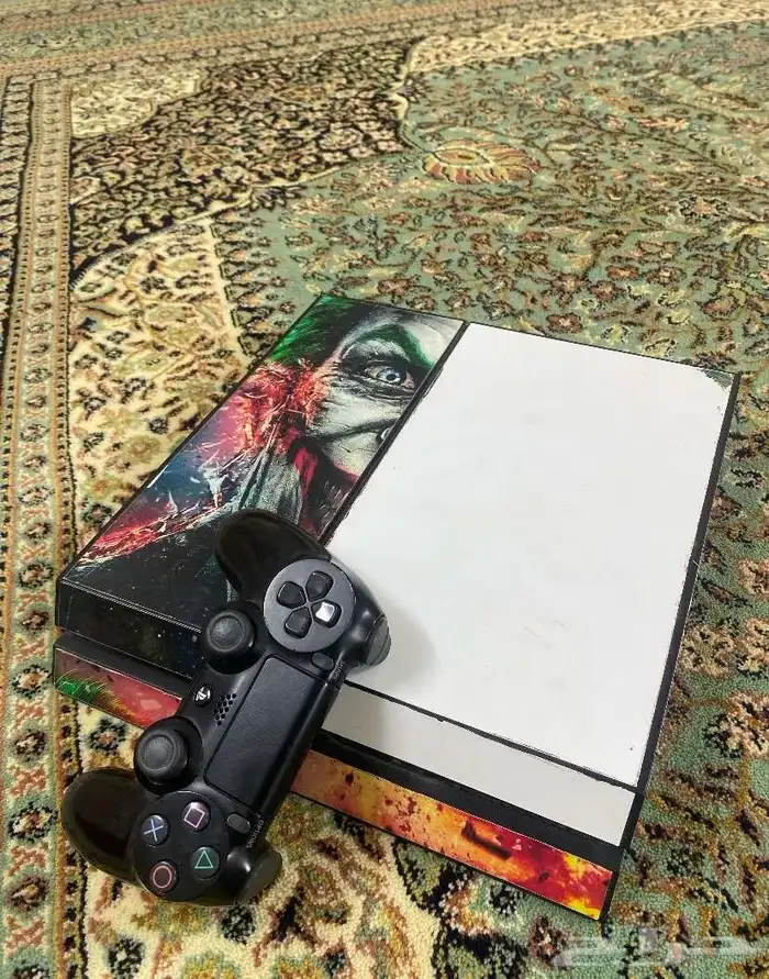 سوني4 يجي معه جميع ملحقاته وحالته نظيف 0
