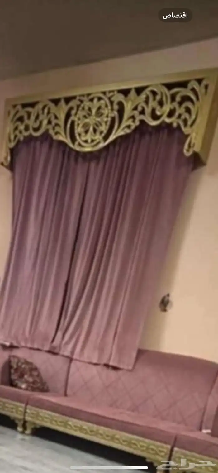 كنب عالي بحاله جيده طوله 6 4 معه اربع مراكي وخداديات وستار 0
