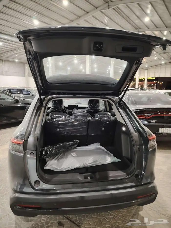 هوندا HR-V نص فل موديل 2025 سعودي لون رصاصي 6