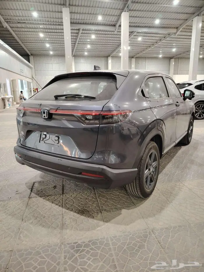 هوندا HR-V نص فل موديل 2025 سعودي لون رصاصي 4