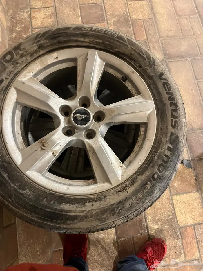 للبيع جنوط موستنج 2016 العدد خمسة مع الكفرات 1