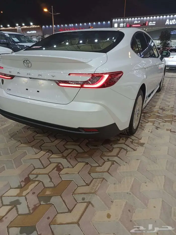 تويوتا كامري LE بنزين 2025 4