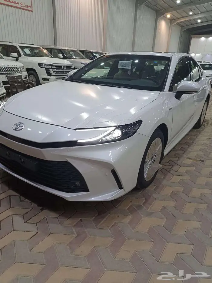 تويوتا كامري LE بنزين 2025 1