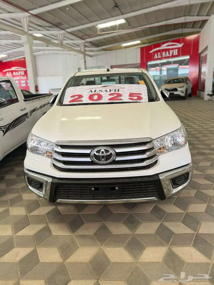 تويوتا هايلوكس غمارة بنزين GLX موديل 2025 1