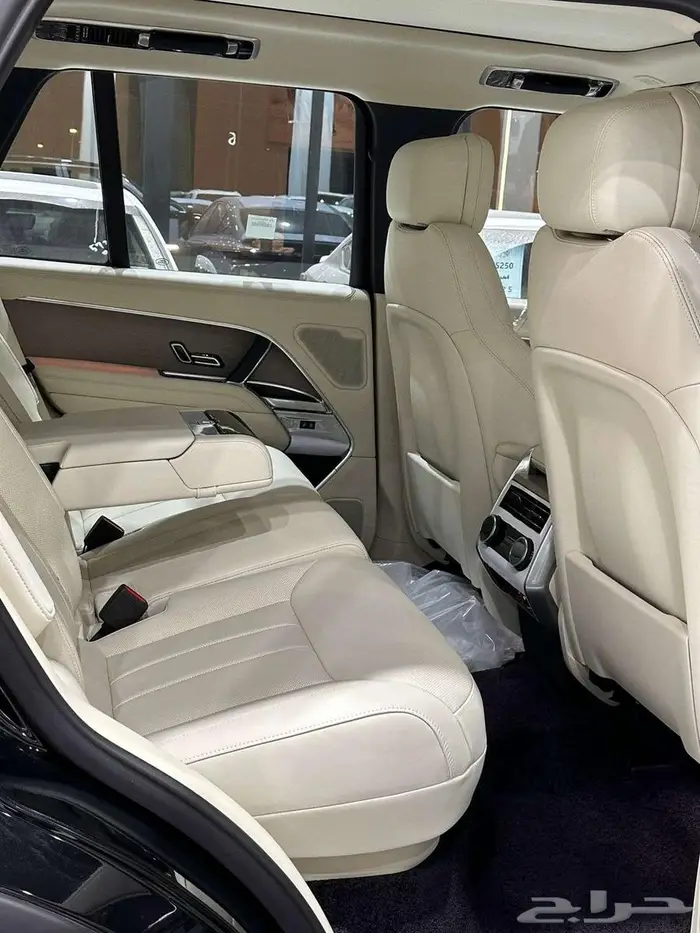 لاندروفر 6 سلندر HSE 2025 3