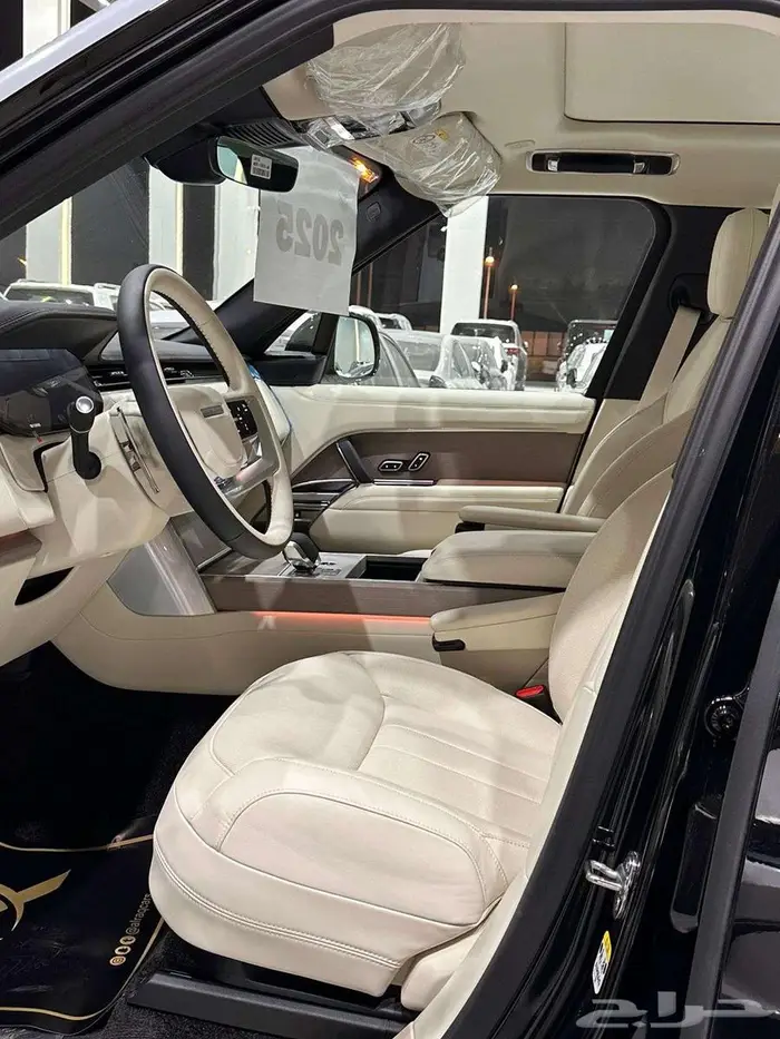لاندروفر 6 سلندر HSE 2025 4