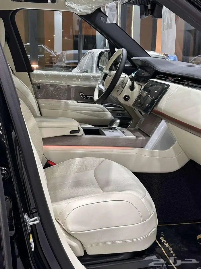 لاندروفر 6 سلندر HSE 2025 5